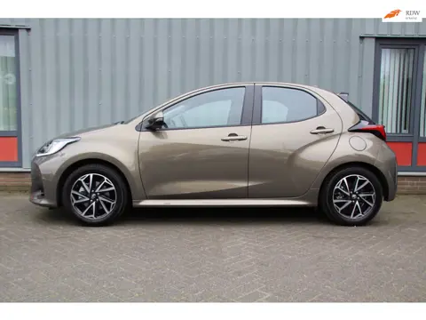 Toyota Yaris 1.5 Hybrid Dynamic 9000 kms eerste eigenaar nieuw staat dealer onderhouden