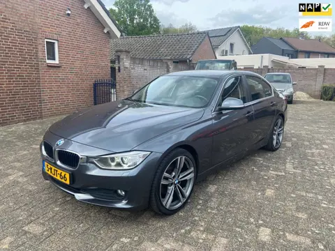 BMW 3-serie 320i EfficientDynamics Edition Executive navi/clima/pd/19inc.nap enz zeer mooi