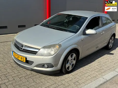 Opel Astra GTC 1.9 CDTi Executive