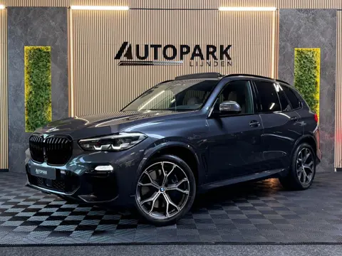 BMW X5 XDrive45e High Executive M-SPORT|PANO|HuD|H&K|360CAM|KEYLESS|TREKHAAK|AUTOPILOT|DEALER ONDERH