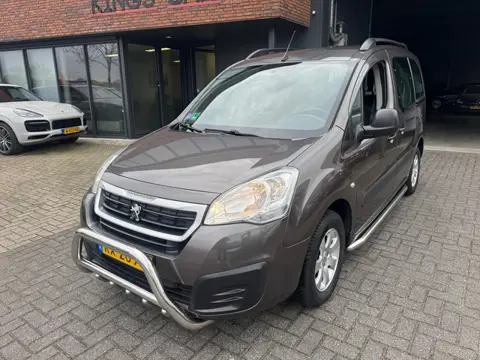 Peugeot Partner Tepee 1.2 Active 5 PERS NAVI TREKHAAK AIRCO PDC FRONTBAR SIDEBAR ORIG NL NAP