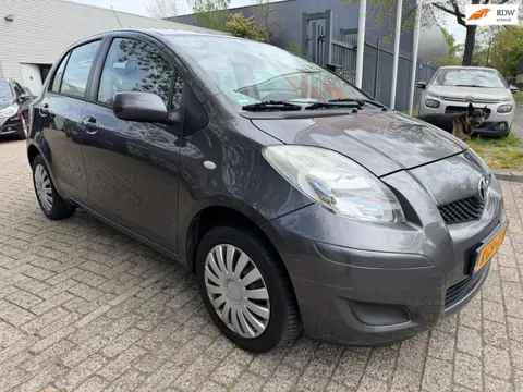 Toyota Yaris 1.0 VVTi Acces 5 deurs,l airco, elec pakket apk t/m 11-2026, 161.000 km dealer onderhou