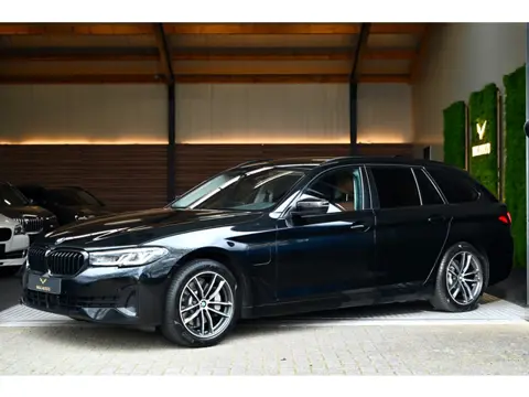 BMW 5-serie Touring 530e xDrive High Executive - Active Cruise Control - Keyless Entry - Sfeerverlic