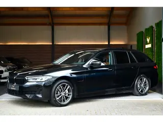 BMW 5-serie Touring 530e xDrive High Executive - Active Cruise Control - Keyless Entry - Sfeerverlic