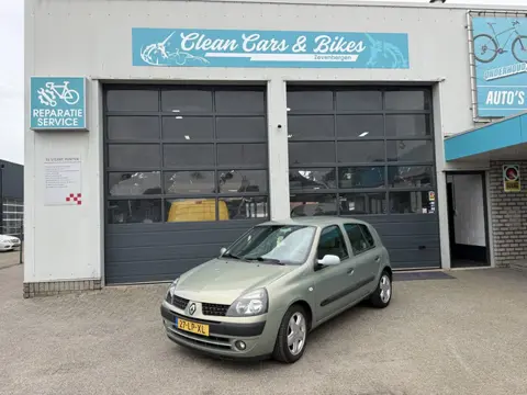 Renault Clio 1.6-16V Privilège (bj 2003, automaat)
