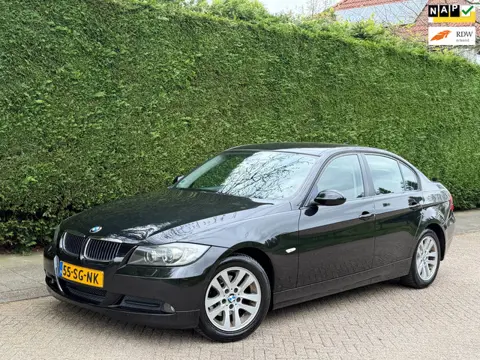 BMW 3-serie 318i AUTOMAAT/LEER/NAVI/PDC/RIJDT GOED/APK 2027!