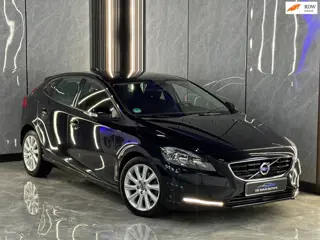 Volvo V40 1.6 D2 Automaat | LED | Navi | Stuurbed | Trekhaak | Velgen | Boekjes