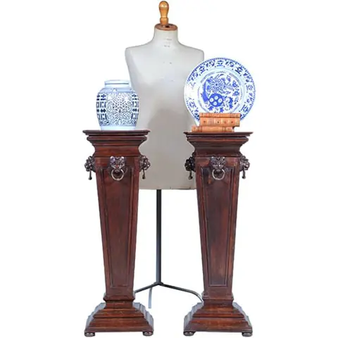 Stel van 2 Neo-renaissance zuilen ca 1860 met leeuwenmaskers