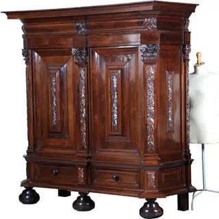 Rankenkast in palissander met ebben zeer bijzondere uitvoering en kwaliteit ca 1700