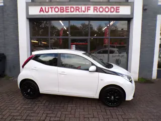 Toyota Aygo 1.0 VVT-i x-joy AUTOMAAT,1 EIGENAAR,ZEER MOOI !!!