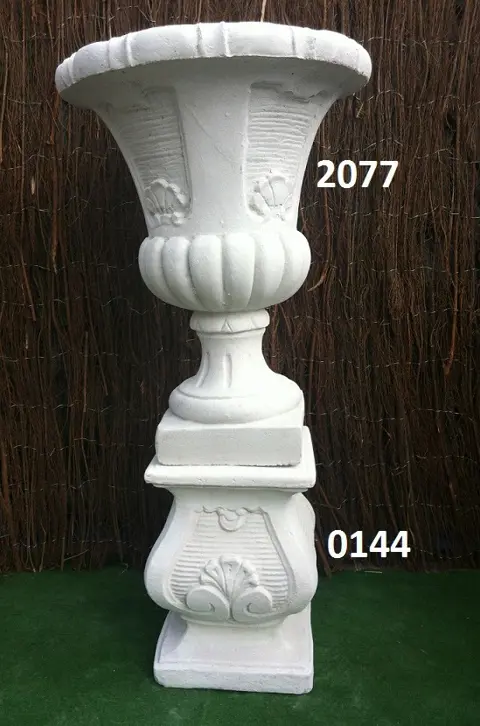 Planten bak met zuil. nr 2077 & 0144.