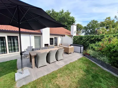 Riant vakantiehuis met sunshower gelegen bij het bos