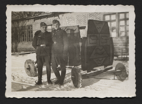 WOII foto: Eén van de allereerste modellen Panzerattrappes