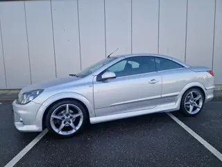 Opel Astra TwinTop 1.6 Enjoy Climatronic in super staat