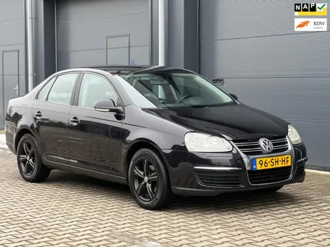 Volkswagen Jetta 1.6 Trendline|Clima|Cruise|Lmv