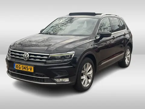 Volkswagen Tiguan 2.0 TDI 4Motion Highline / Panoramadak / Camera / Head-up / Leder / 18'' / CarPlay