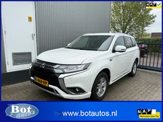 Mitsubishi Outlander 2.4 PHEV Pure / 1E EIGENAAR / APPLE CAR PLAY / STOELVERWARMING / CRUISE / ECC /