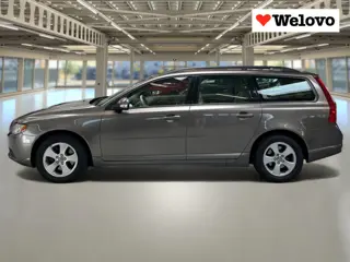 Volvo V70 2.5FT Momentum Incl. BTW, leder, trekhaak, electr. klep, verw. stoelen..