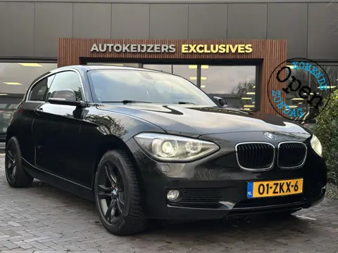 BMW 1-serie 114i Business+ Leder Navi Parkeersensoren Mistlampen Cruise control 16"L.M.