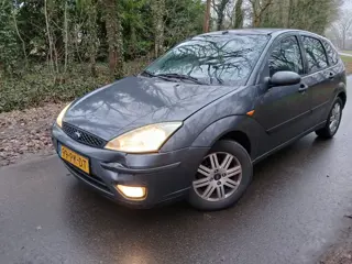 Ford Focus 1.6-16V Futura | Airco Nu € 999,-!!!