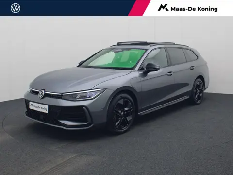 Volkswagen Passat Variant 1.5eHybrid 200kW/272PK R-Line Edition · Panoramadak · Trekhaak · Apple/And