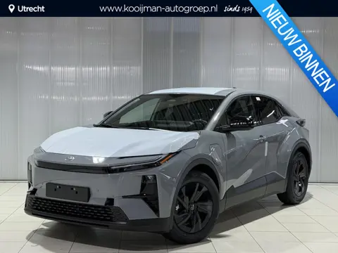 Toyota C-HR+ First Edition 77 kWh | DIRECT UIT VOORRAAD LEVERBAAR | 2,5% Financial Lease | €2.000 IN