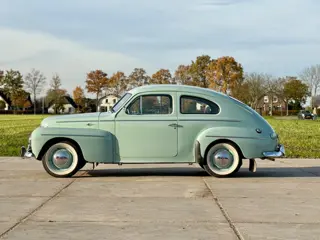 Volvo PV 444 Charmante pistache klassieker met whitewalls