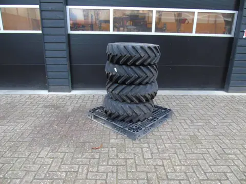 Banden 11.5-80-15.3 BKT 4 stuks