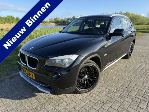 BMW X1 sDrive20i | automaat | stuurverwarming | stoelverwarming | extra set winterbanden met velg | 