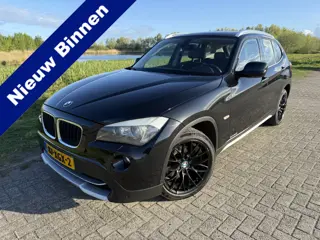 BMW X1 sDrive20i | automaat | stuurverwarming | stoelverwarming | extra set winterbanden met velg | 