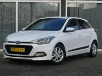 Hyundai i20 1.0 T-GDI Go! Trekhaak, All Seasonbanden, Cruise Control, Navigatie, Achteruitrij Camera