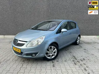 Opel Corsa 1.2-16V Cosmo | AUTOMAAT | TREKHAAK | AUX | ISOFIX | CC | PDC | APK T/M 12-3-2027 | AFLEV
