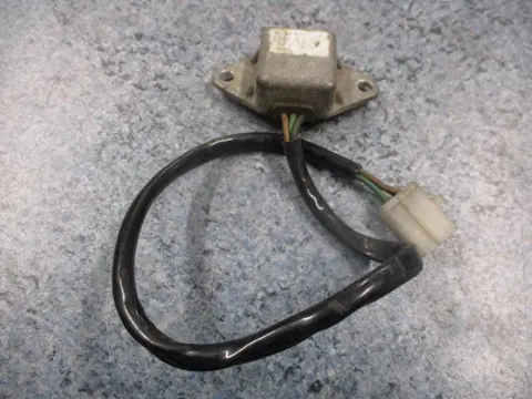 SPANNINGSREGELAAR Yamaha XS 400 1976 - 1981