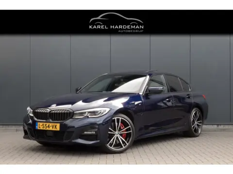 BMW 3-serie 330e High Executive | M-PAKKET | PANORAMADAK | HARMAN/KARDON | ACC | HEAD UP | TREKHAAK 