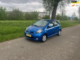 Toyota Aygo 1.0-12V Dynamic Blue Airco 4 deurs Toerenteller Lm Velgen