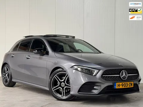 Mercedes-Benz A-klasse 180 AMG Aut. PANO l MATRIX l EL-STOEL l SFEER l CAMERA l SOUND l KEYLESS l OR