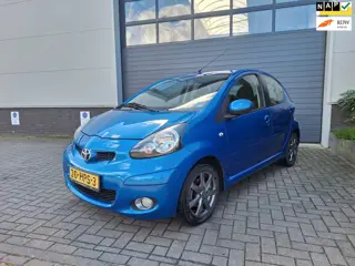 Toyota Aygo | 1.0-12V Dynamic Blue | Nieuwe koppeling | Airco | Navi | groot scherm |