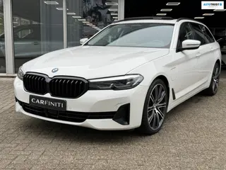 BMW 5-serie Touring 530e xDrive Executive / Navi / Climate / Camera / Panormadak / Leder / 20"breeds