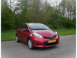Toyota Yaris 1.0 VVT-i Aspiration . 5 Drs . Airco . Achteruitrij Camera . Media. enz