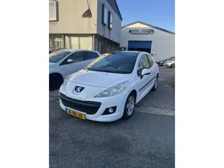 Peugeot 207 1.4 XR Panorama dak,Airco Enz. Keurig nette sportieve 207 met een Apk keuring t/m 31-12-