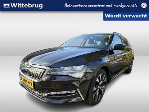 Škoda Superb Combi 1.4 TSI iV 218pk Business Edition DSG Automaat 18"LM Velgen / Stoelverwarming / C