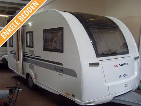 Adria Adora 472 LU met Mover