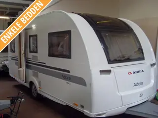 Adria Adora 472 LU met Mover