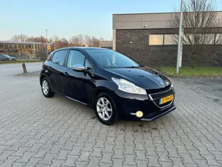 Peugeot 208 1.2 e-VTi Style. AUTOMAAT