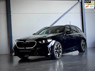 BMW 5-serie Touring 550e M-Sport Pro, Bowers & Wilkins, M-Stoelen, Trekhaak, Carbon, Alcantara
