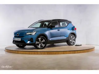 Volvo XC40 Recharge Ultimate 70 kWh | Zwenkbare trekhaak | Panorama dak | Adaptieve cruise | Harman 