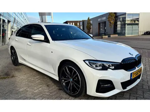 BMW 3-serie | Plug-in Hybrid | xDrive 4WD | Panoramadak | Head-up Display | Camera | Leder | Sportpa