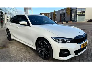 BMW 3-serie | Plug-in Hybrid | xDrive 4WD | Panoramadak | Head-up Display | Camera | Leder | Sportpa