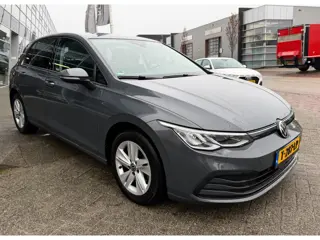 Volkswagen Golf | 64.138 km | Adaptieve cruise control | Parkeercamera | LED | Navigatie | Clima | C