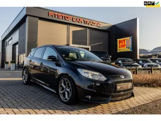 Ford Focus 2.0 EcoBoost ST-3, 250pk, Volleder, NL Auto, Gedocumenteerd!